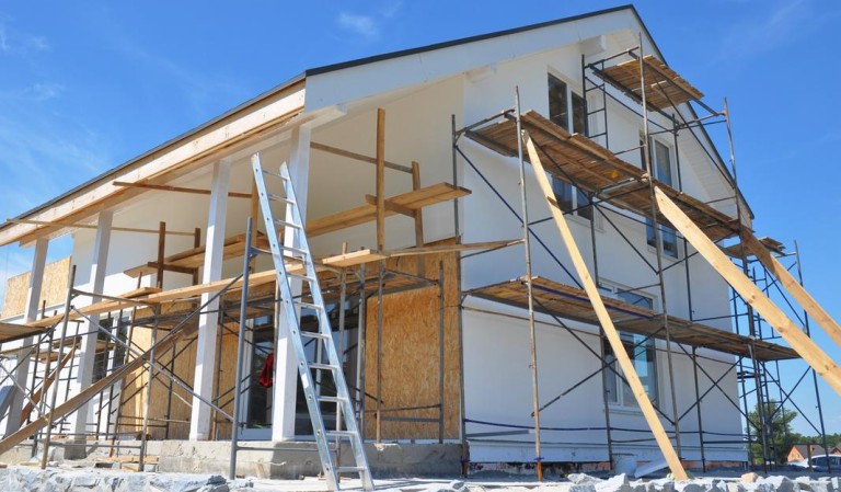 Surélévation de maison : gagner de l'espace en hauteur